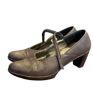 Naot Cuore 41 US 10 Metallic Maryjane Pumps 2.75” Heel Bronze Adjustable Strap